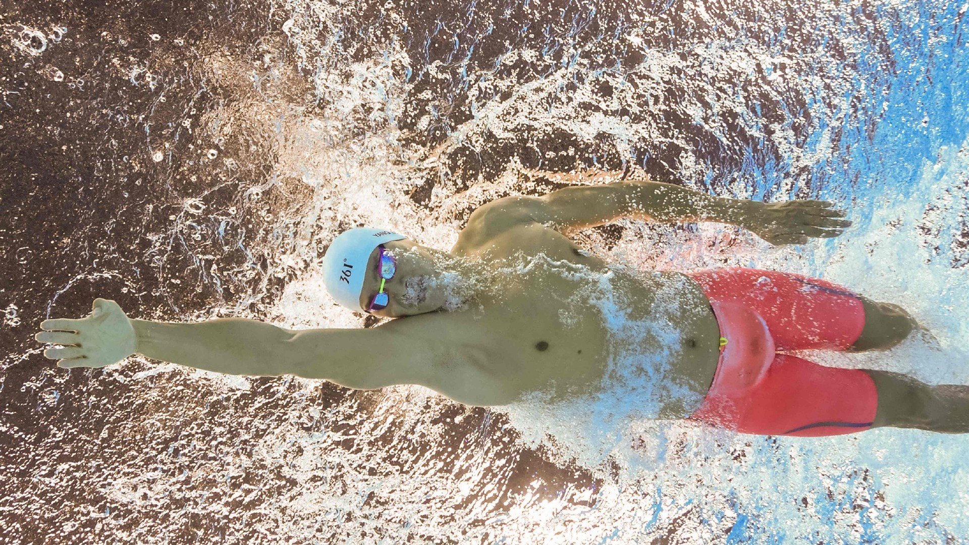 亚历克斯·格林伍德的精准抢断，帮助袋鼠队化解对方进攻威胁，格林伍德续约